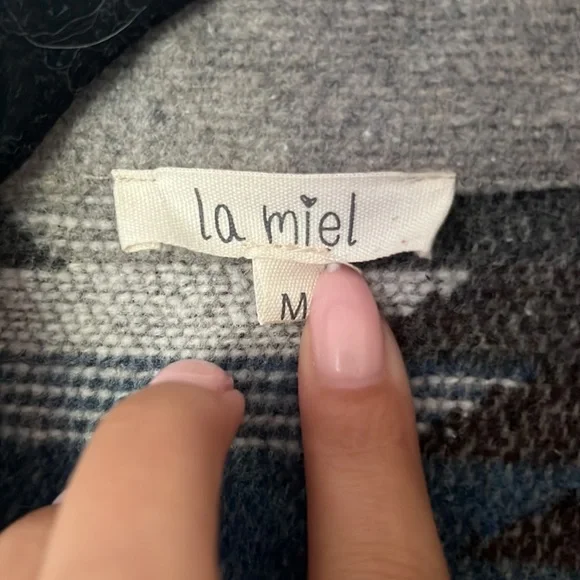 VICI Aztec shacket, blue 🩵💙 - Picture 4 of 4